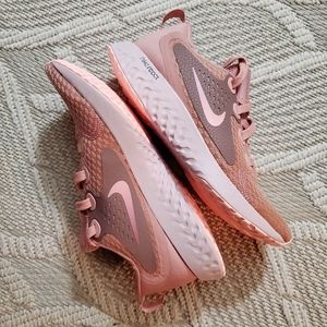 Nike Legend React